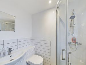 shower room - click for photo gallery